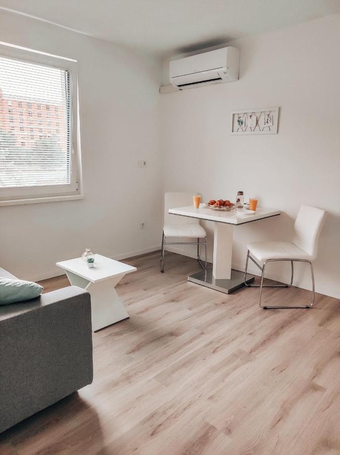 Studio Apartment Sanya #2 Lubiana Esterno foto